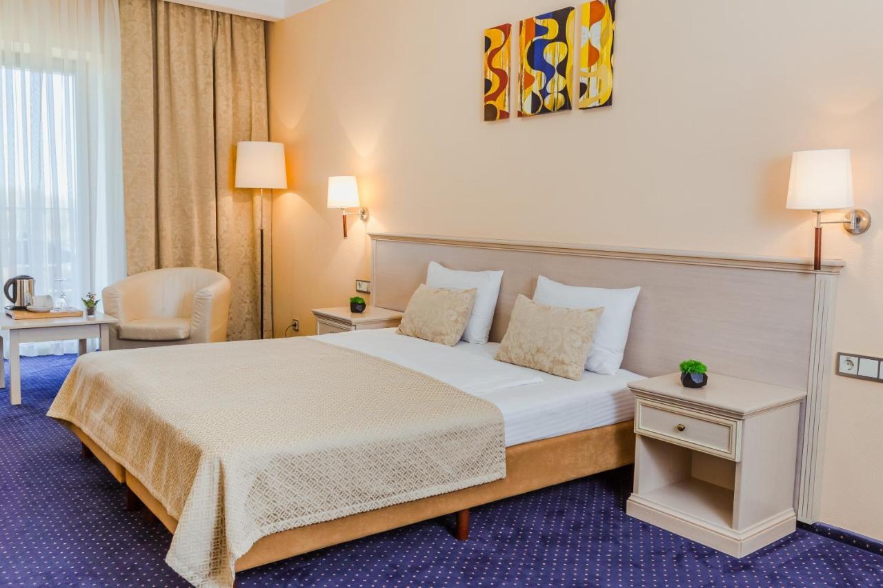 Platium Spa&Resort Kozyn Εξωτερικό φωτογραφία